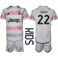 Billiga Juventus Timothy Weah #22 Barnkläder Borta fotbollskläder till baby 2023-24 Kortärmad (+ Korta byxor)